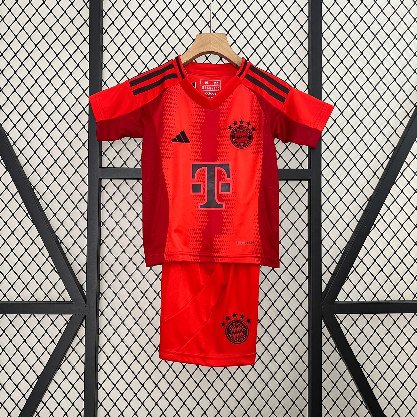 Bayern Munich Children's Kit Size 16-28 