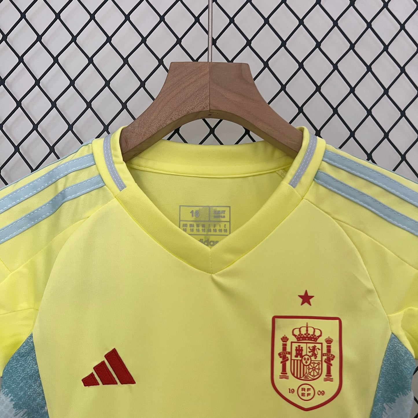 Equipación Niño España Talla 16-28